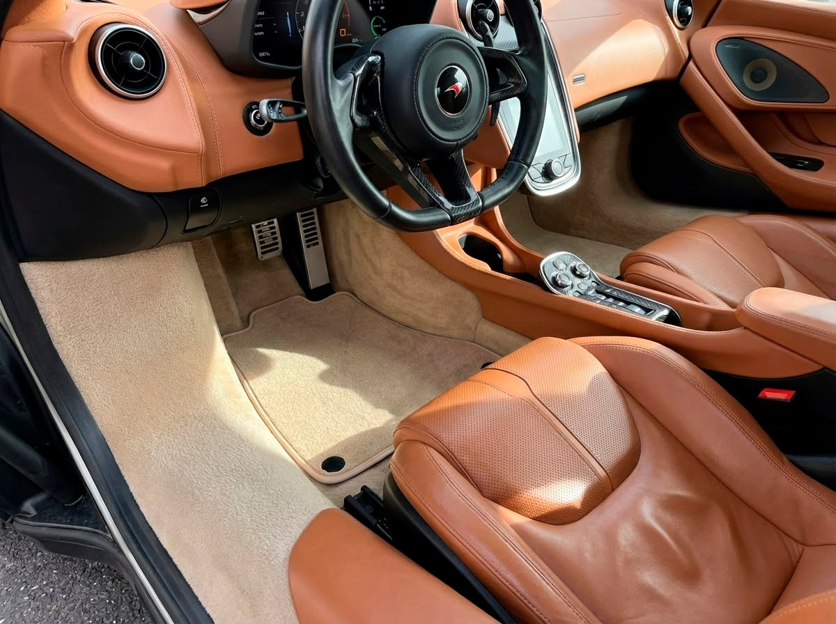 Customizable Leather Floor Mats with Raptor Hex Pattern for McLaren 570S (2015-2021) - AutoWin