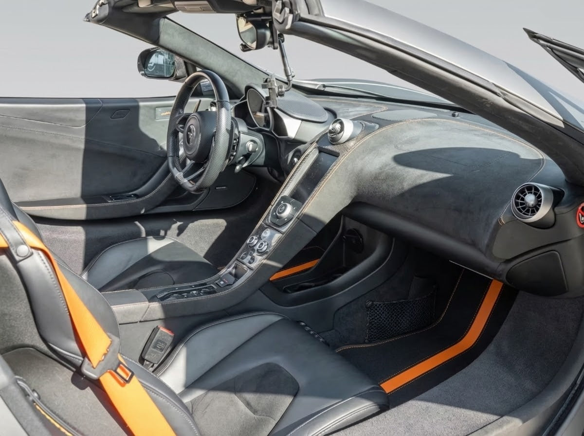 Customizable Leather Floor Mats with AW04 Pattern for McLaren 650S (2015-2018) - AutoWin
