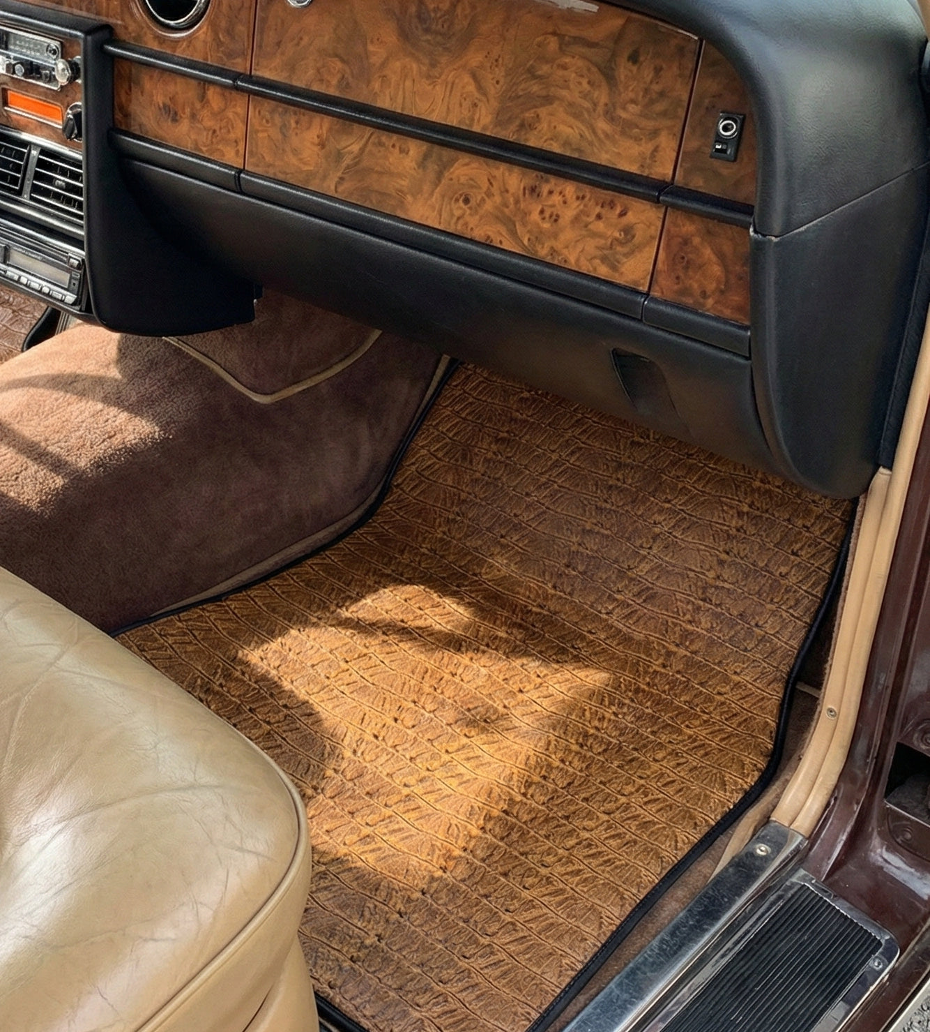 Customizable Leather Floor Mats with Triangle Pattern for Rolls Royce Shadow (1965-1977) - AutoWin