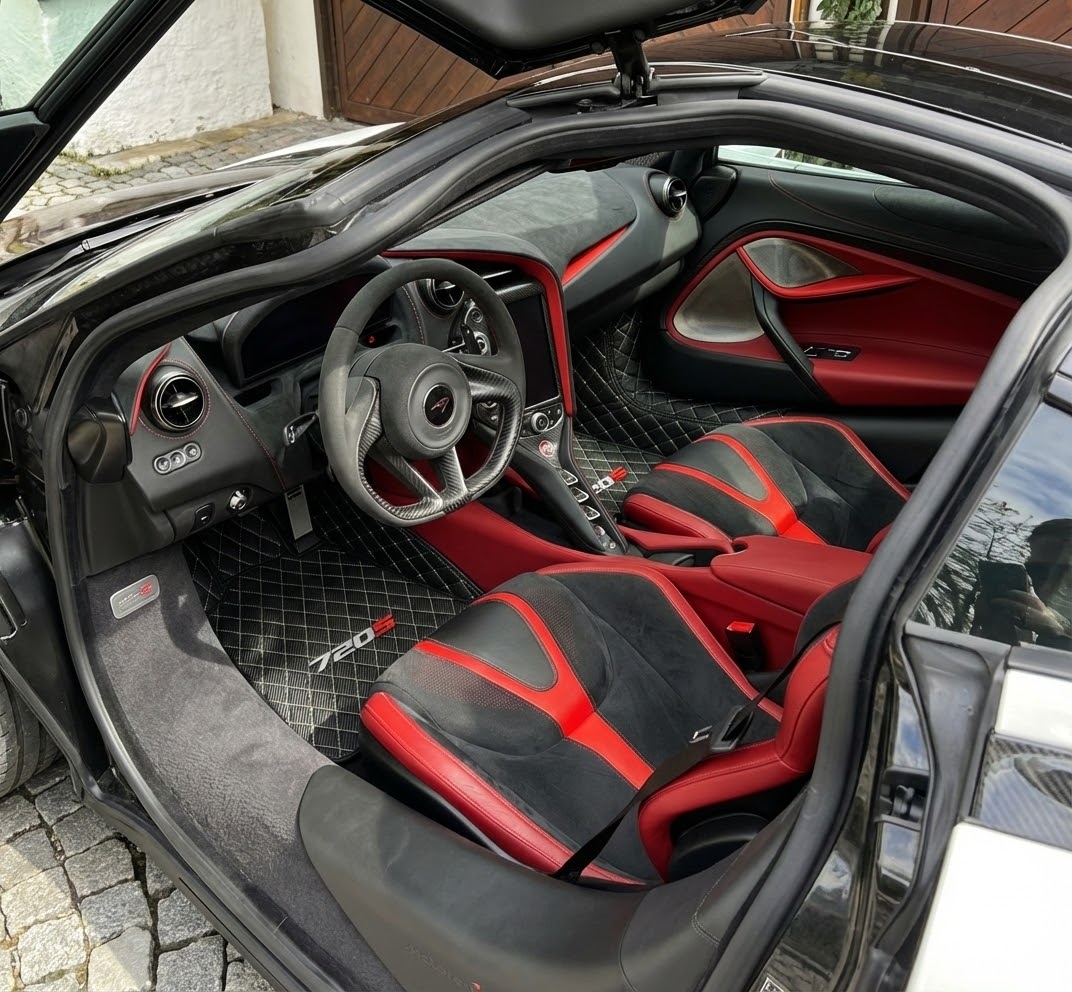 Customizable Leather Floor Mats with AW04 Pattern for McLaren 720S (2017-2021) - AutoWin