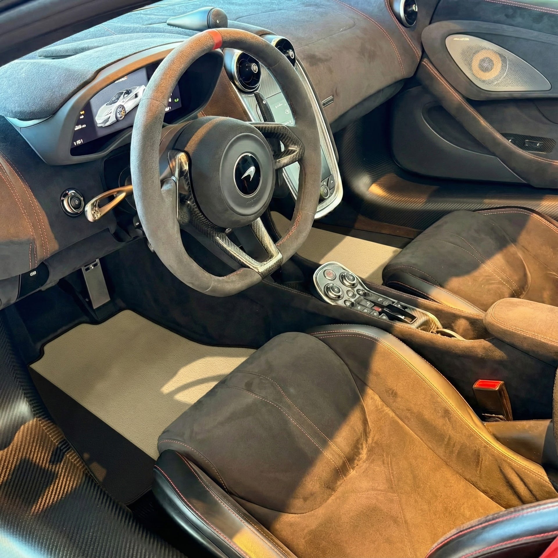 Customizable Leather Floor Mats with AW04 Pattern for McLaren 600LT (2018-2020) - AutoWin