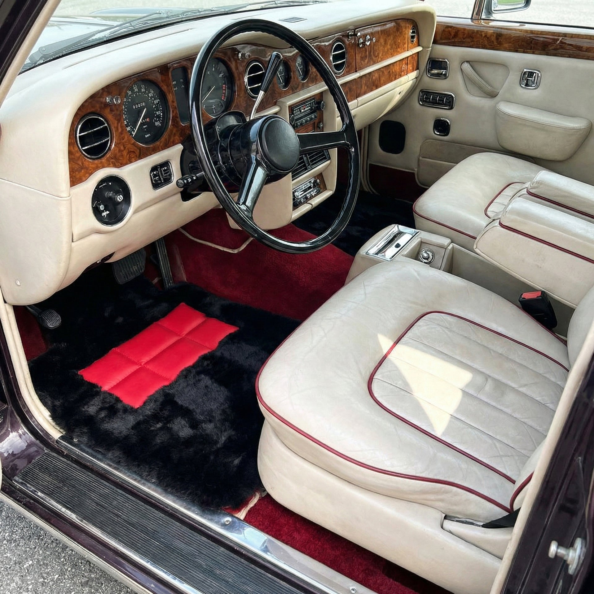 Customizable Leather Floor Mats with Triangle Pattern for Rolls Royce Shadow (1965-1977) - AutoWin