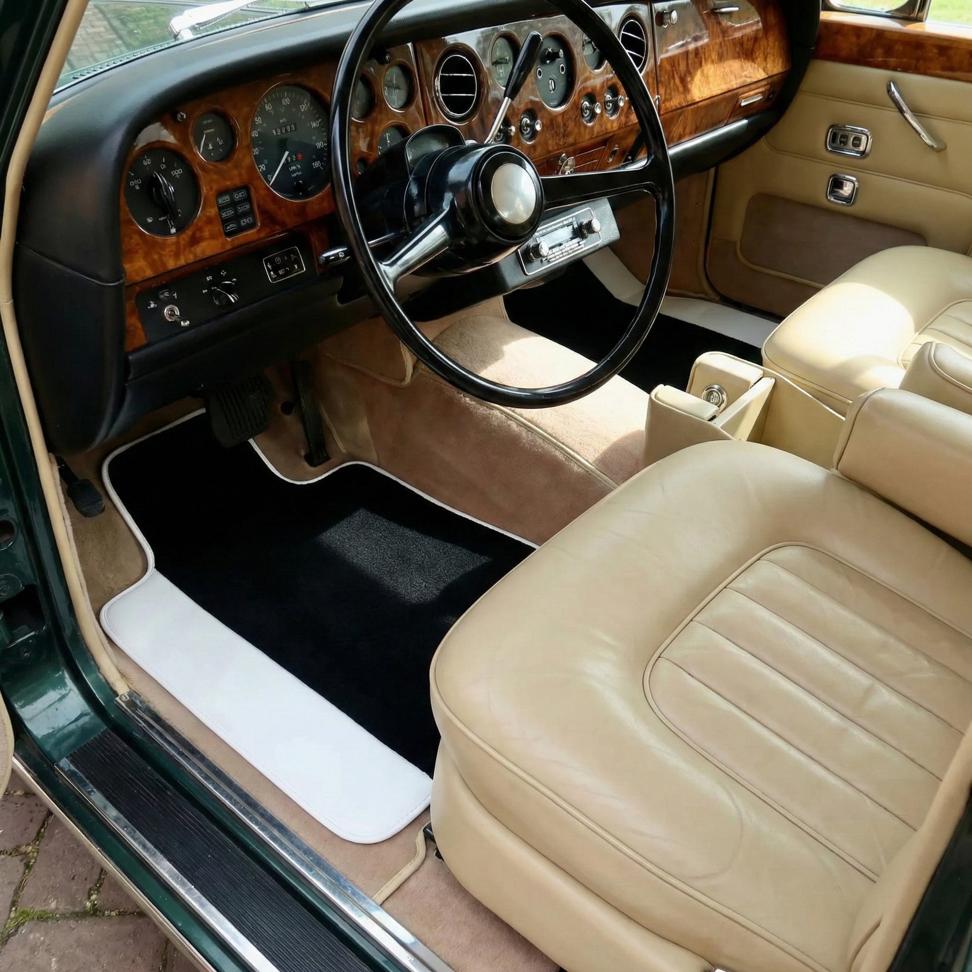 Customizable Leather Floor Mats with Triangle Pattern for Rolls Royce Shadow (1965-1977) - AutoWin