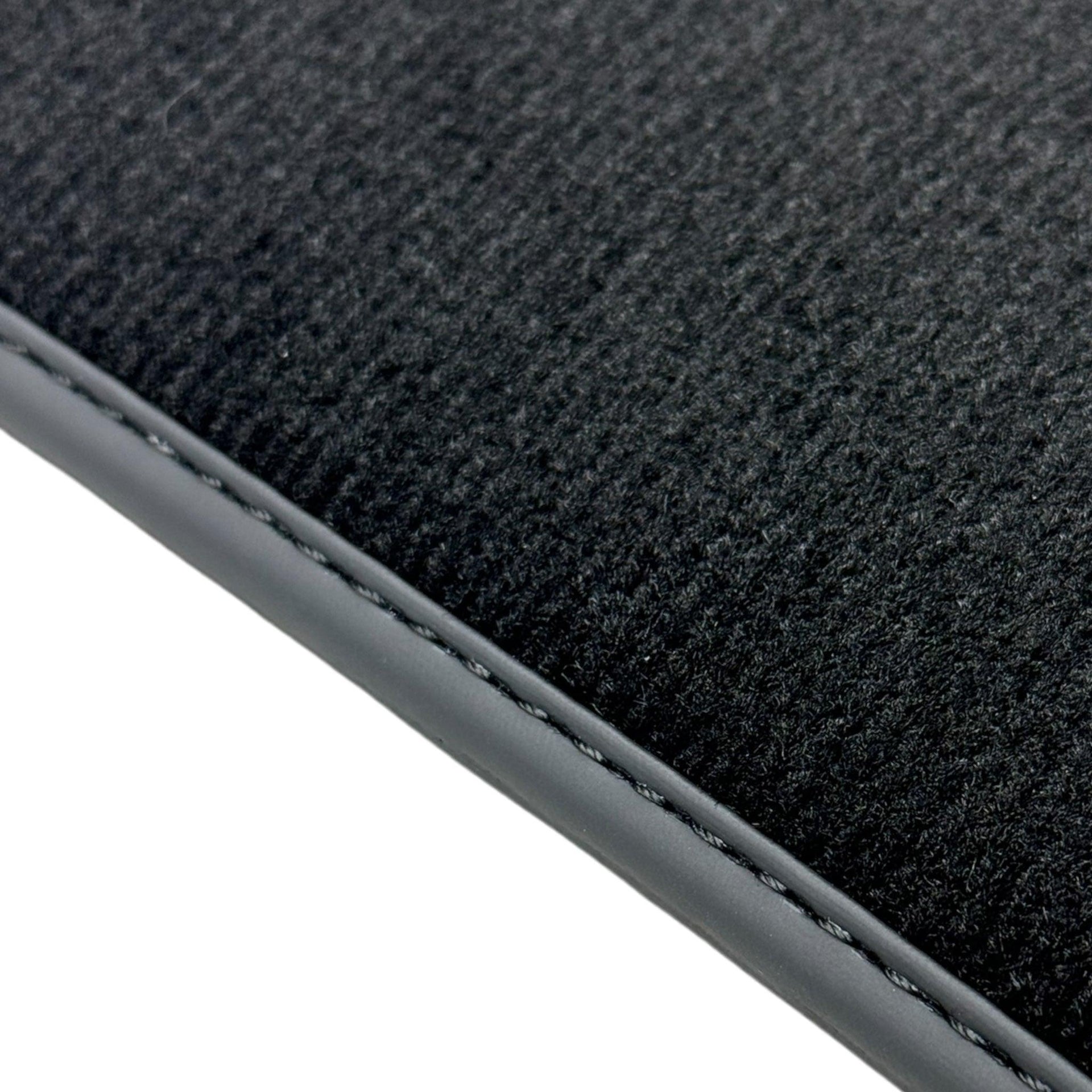 Black Floor Mats for Aston Martin V8 Vantage (2005–2023) - AutoWin