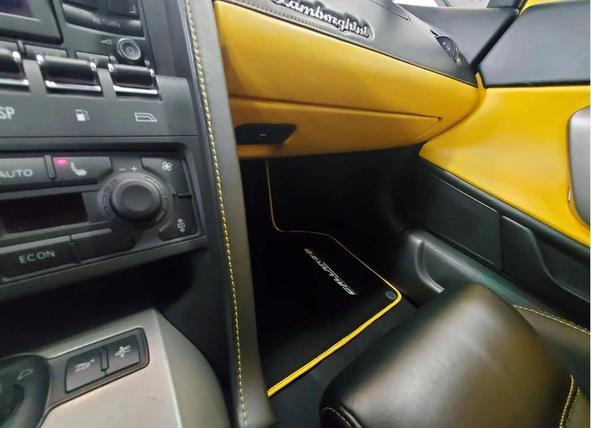 Floor Mats for Lamborghini Gallardo With Yellow Trim - AutoWin