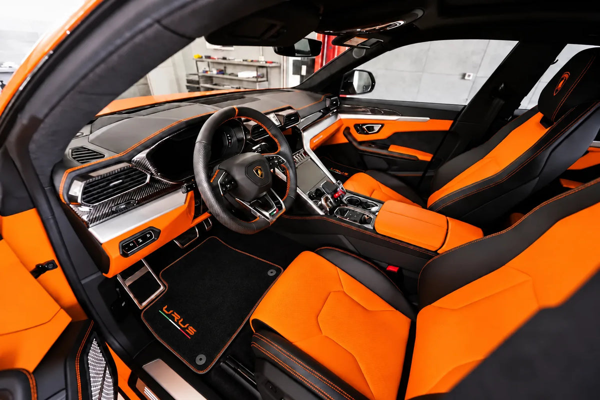 Czarne Dywaniki samochodowe dla Lamborghini Urus S z brązową skórą