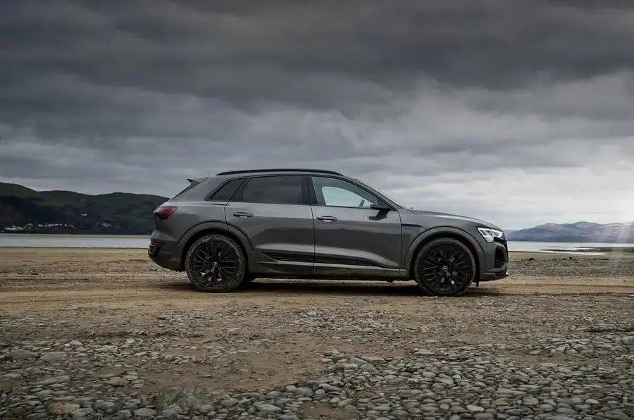 Test drogowy Audi Q8 e-tron: 8 funkcji, które zmusiły mnie do przemyślenia luksusowych pojazdów elektrycznych