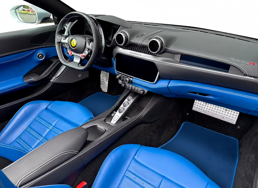 Ciemnoniebieskie dywaniki samochodowe do Ferrari Portofino (2018-2023)