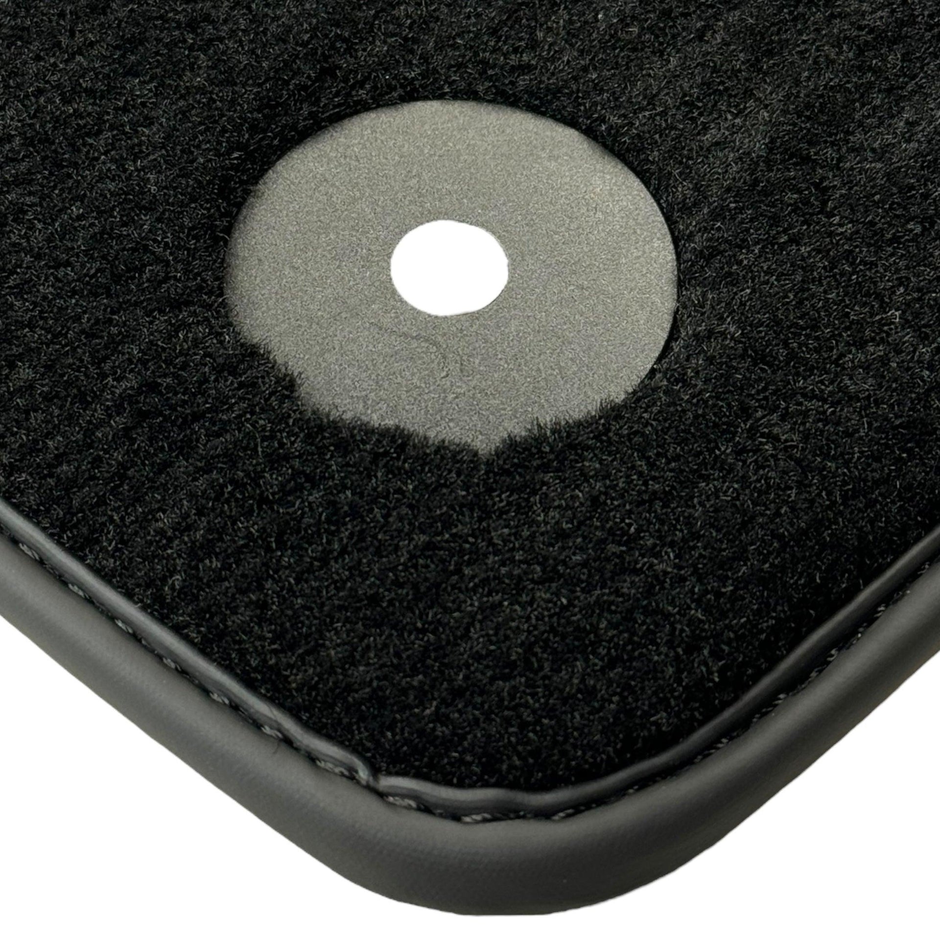 Black Floor Mats for Audi Q5 8R (2008-2017) - AutoWin