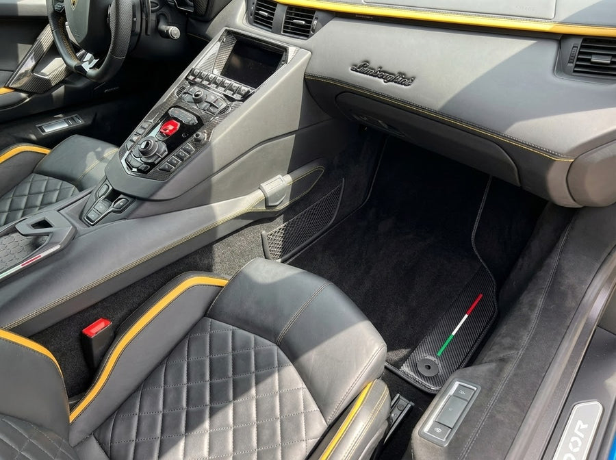 Dopasowane czarne dywaniki samochodowe dla Lamborghini Aventador z włókna węglowego