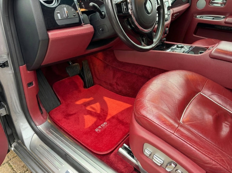 Dywaniki dla Rolls Royce Ghost Seria I (2010–2020) Czerwone ER56 Design