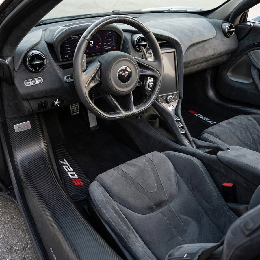 Czarne dywaniki samochodowe do McLaren 720S (2017-2021) z trwałej skóry węglowej