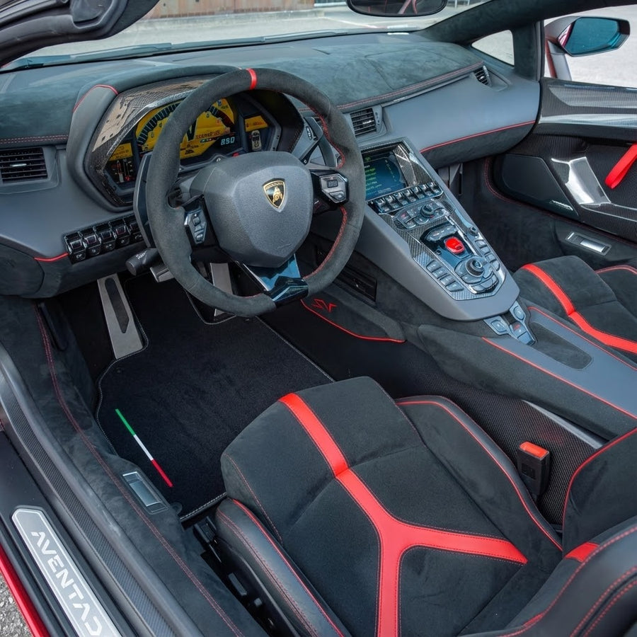Personalizowane czarne maty samochodowe do Lamborghini Aventador SV | Edycja pomarańczowa