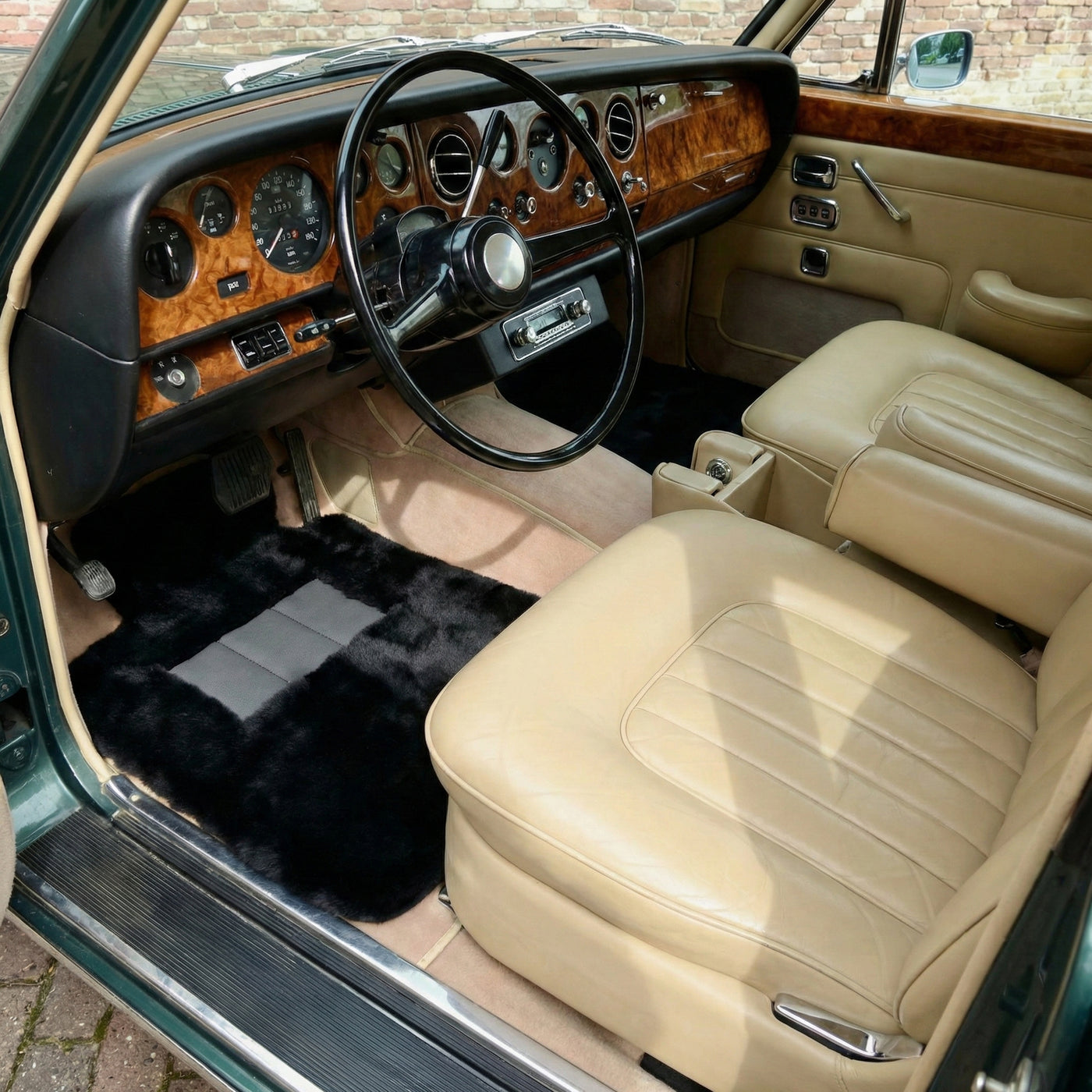 Czarne dywaniki samochodowe z owczej skóry do Rolls-Royce Shadow (1965-1977) Wydanie bez stopni