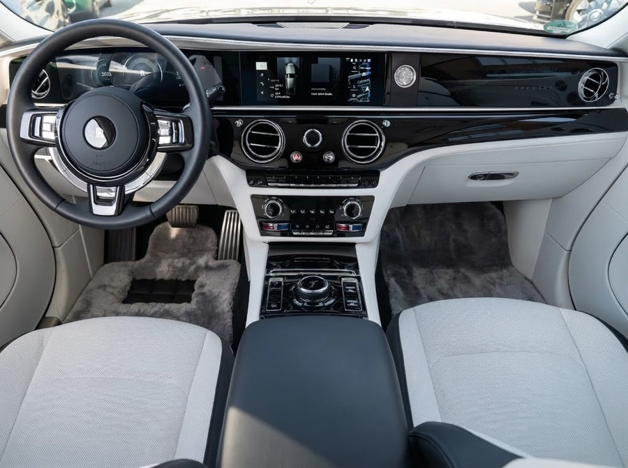 Szare dywaniki samochodowe z owczej skóry dla Rolls Royce Spectre (2023-2024) Er56 Design