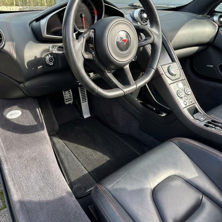 Czarne dywaniki samochodowe dla McLaren MP4-12C (2011–2014) z karbonowej skóry