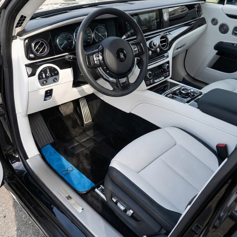 Czarne dywaniki samochodowe do Rolls Royce Spectre (2023-2024) z niebieskiej skóry Alcantara
