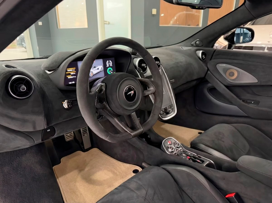 Dywaniki samochodowe dla McLaren 600LT (2018-2020) Zestaw dywaników w beżowym kolorze Na wymiar AutoWin