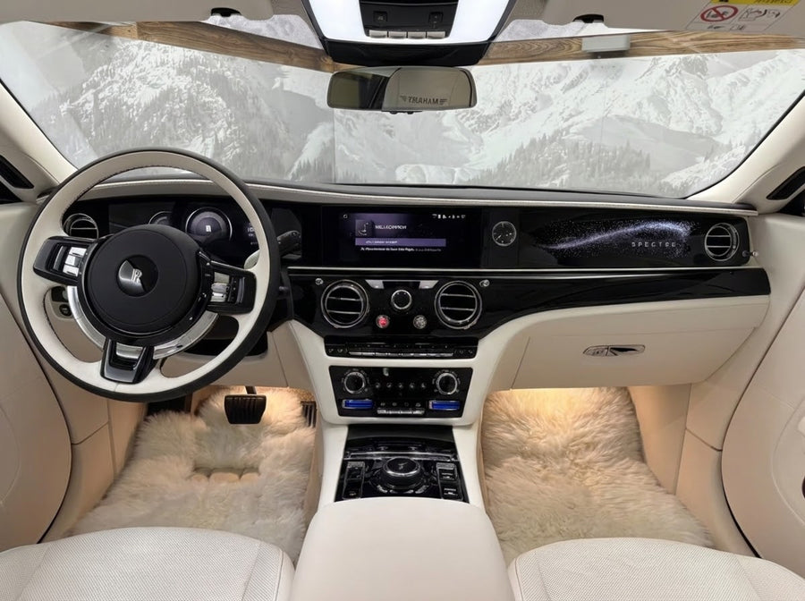 Białe dywaniki z owczej skóry do Rolls Royce Spectre (2023-2024) Marka ER56