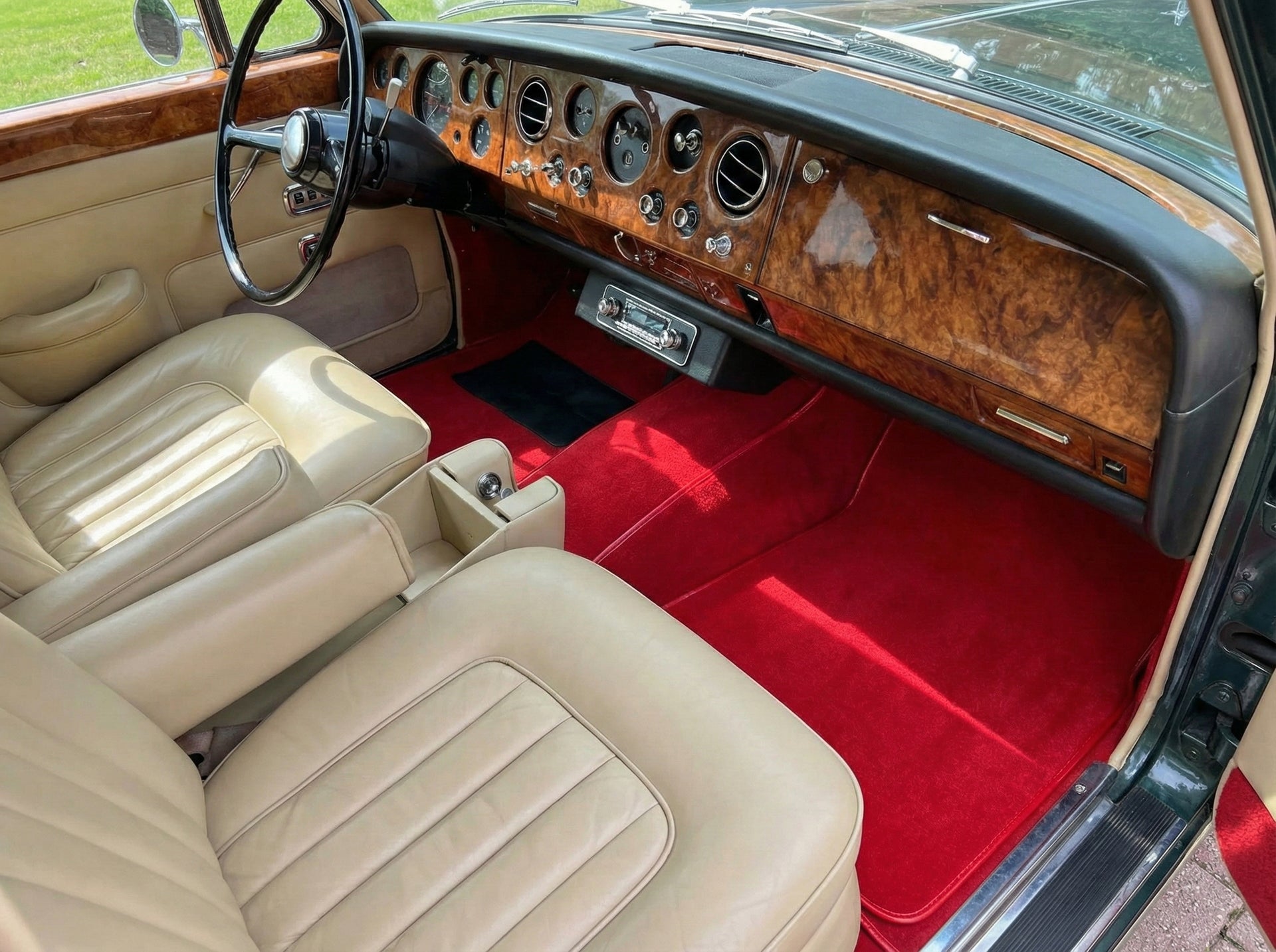 Customizable Leather Floor Mats with Triangle Pattern for Rolls Royce Shadow (1965-1977) - AutoWin
