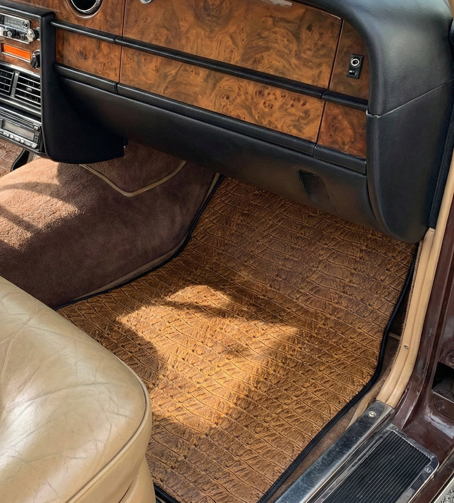 Dywaniki samochodowe z wytłoczonej skóry krokodyla dla Rolls-Royce Shadow (1965-1977)