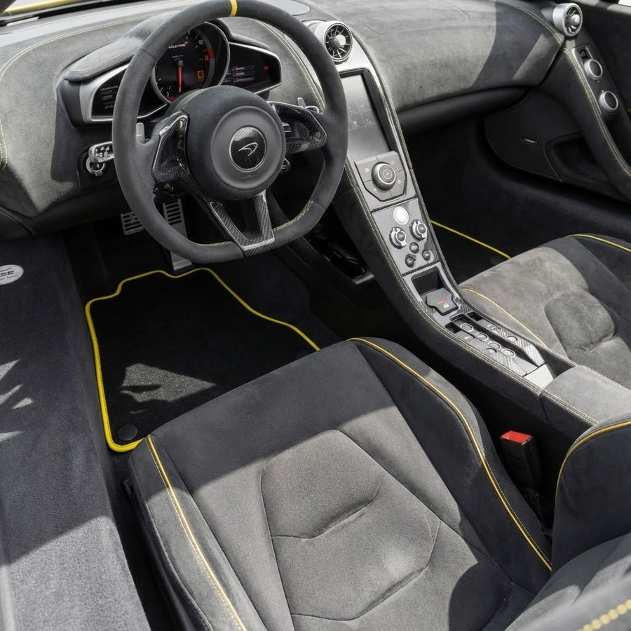 Dywaniki samochodowe do McLaren 650S (2015-2018) czarne szyte na miarę z żółtymi wykończeniami