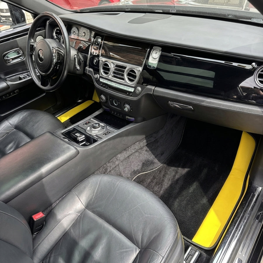 Czarne Dywaniki samochodowe na wymiar do Rolls Royce Ghost Series I (2010–2020) z żółtą skórą