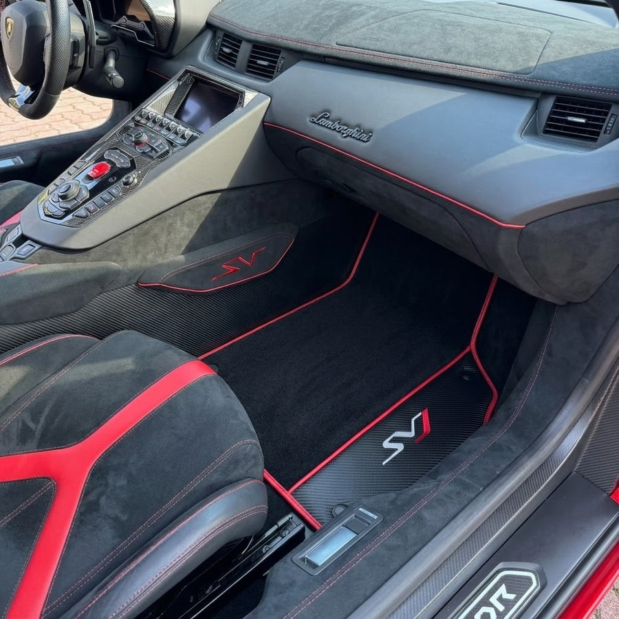Czarne dywaniki samochodowe do Lamborghini Aventador SVJ z włókna węglowego