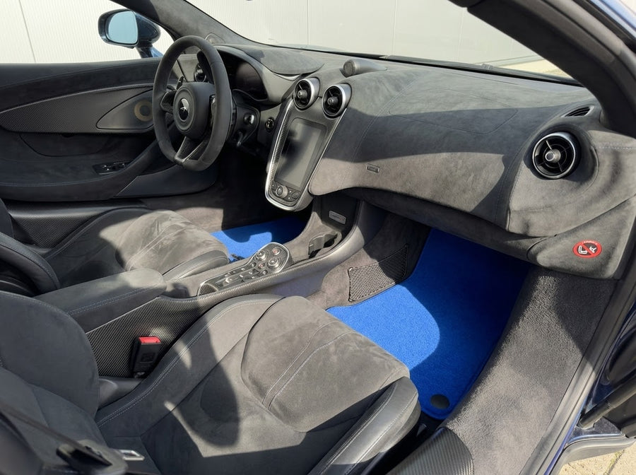 Dywaniki samochodowe do McLarena 600LT (2018-2020) Niebieski zestaw wykładzin na zamówienie AutoWin