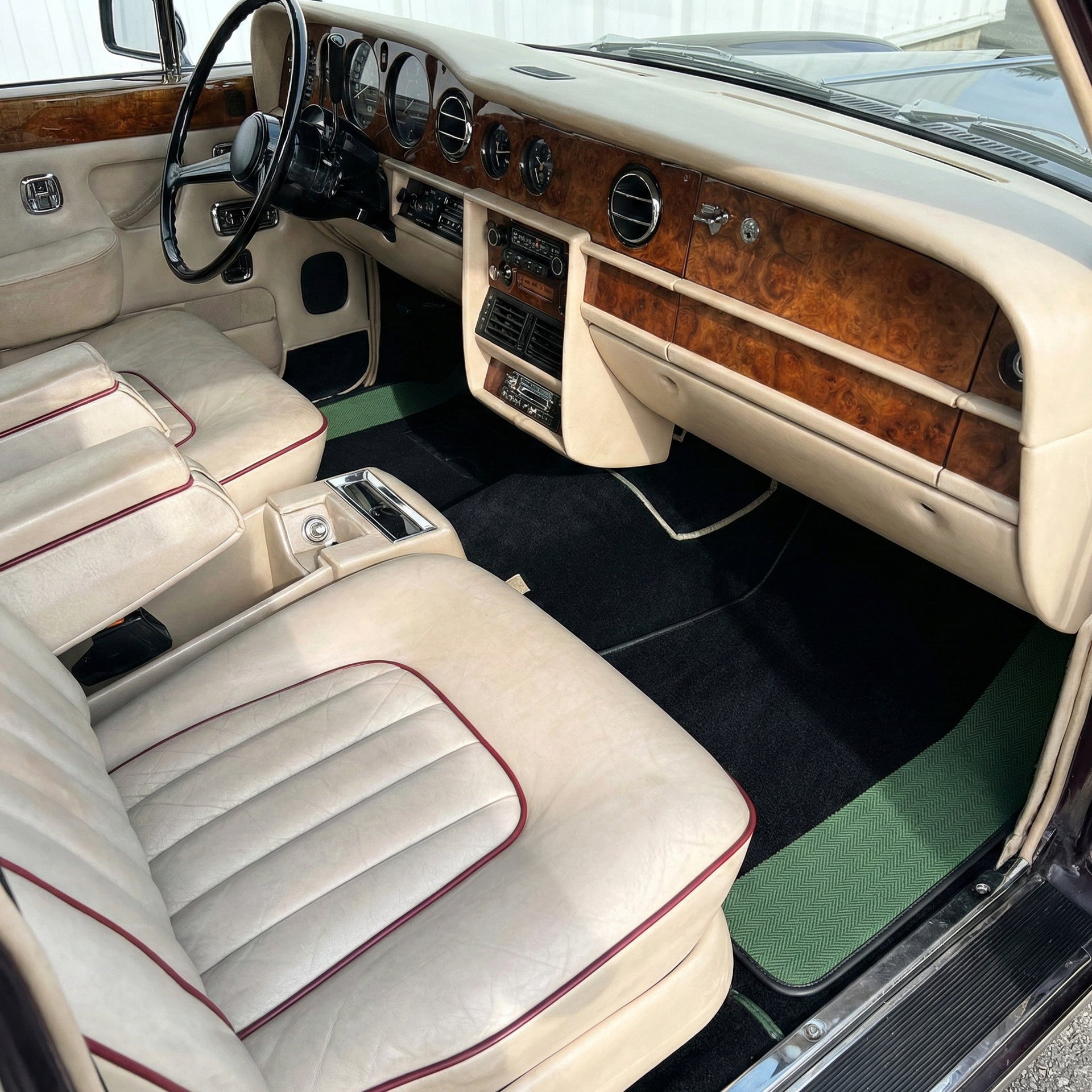 Customizable Leather Floor Mats with Triangle Pattern for Rolls Royce Shadow (1965-1977) - AutoWin