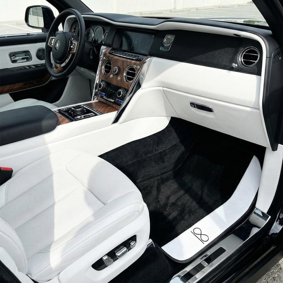 Czarne Dywaniki samochodowe dla Rolls Royce Black Badge Cullinan z białą skórą