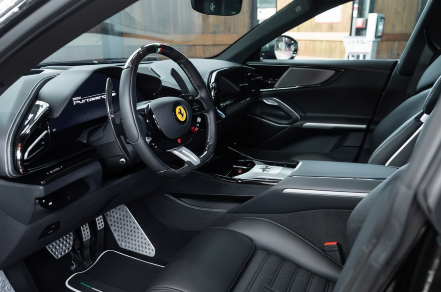 Czarne Dywaniki do Ferrari Purosangue ze Skórą i Białym Obszyciem | Italian Edition