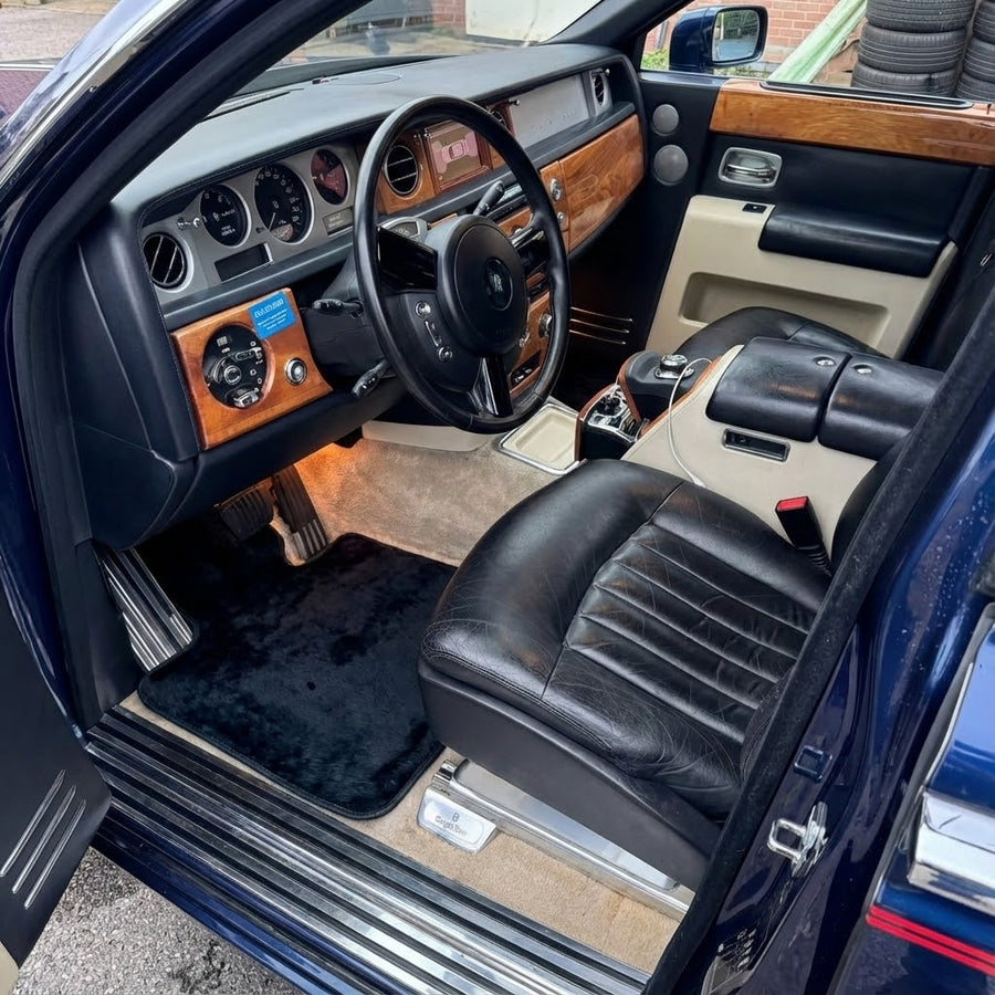 Ciemnoniebieskie dywaniki samochodowe z owczej skóry dla Rolls-Royce Phantom Sedan (2003-2016)