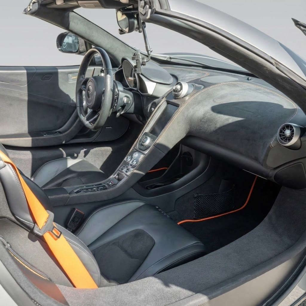 Czarne maty samochodowe dla McLaren 650S (2015-2018) z Alcantarą