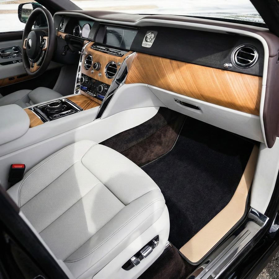 Personalizowane czarne dywaniki samochodowe dla Rolls Royce Cullinan z beżową skórą