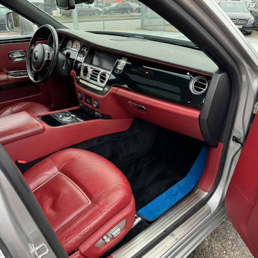 Niestandardowe czarne dywaniki samochodowe do Rolls Royce Ghost Series I (2010–2020) z niebieską Alcantarą