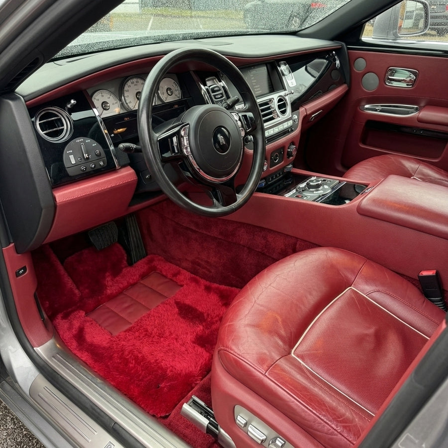 Czerwone dywaniki samochodowe z owczej skóry dla Rolls Royce Ghost Series II (2021-2024) ER56 Design
