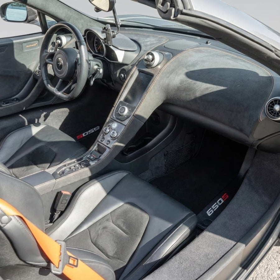 Czarne Dywaniki samochodowe dla McLaren 650S z dopasowaniem i skórą węglową