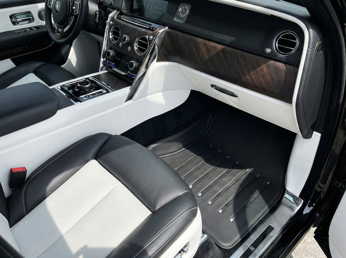 Skórzane dywaniki samochodowe do Rolls Royce Black Badge Cullinan RR31 2018-2025 Czarny