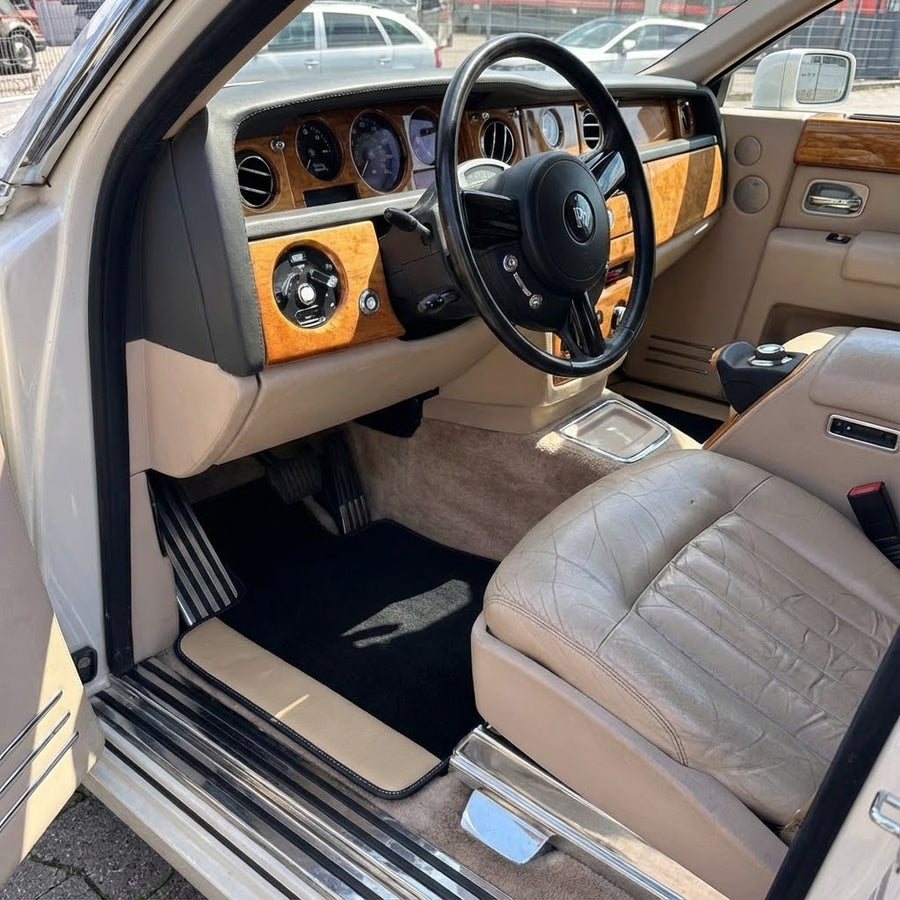 Niestandardowe dywaniki samochodowe do Rolls Royce Phantom VIII (2017-2024) z beżową skórą