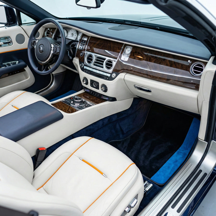 Niestandardowe czarne dywaniki samochodowe do Rolls Royce Dawn (2016-2023) z niebieską Alcantarą