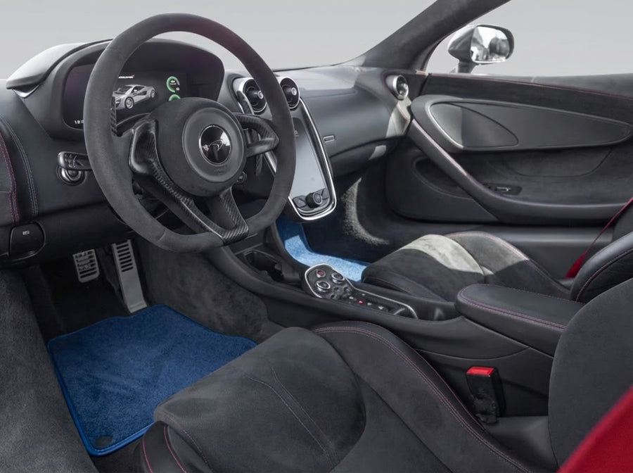 Dywaniki samochodowe dla McLaren 570S (2015-2021) Ciemnoniebieski Zestaw Welurowych AutoWin
