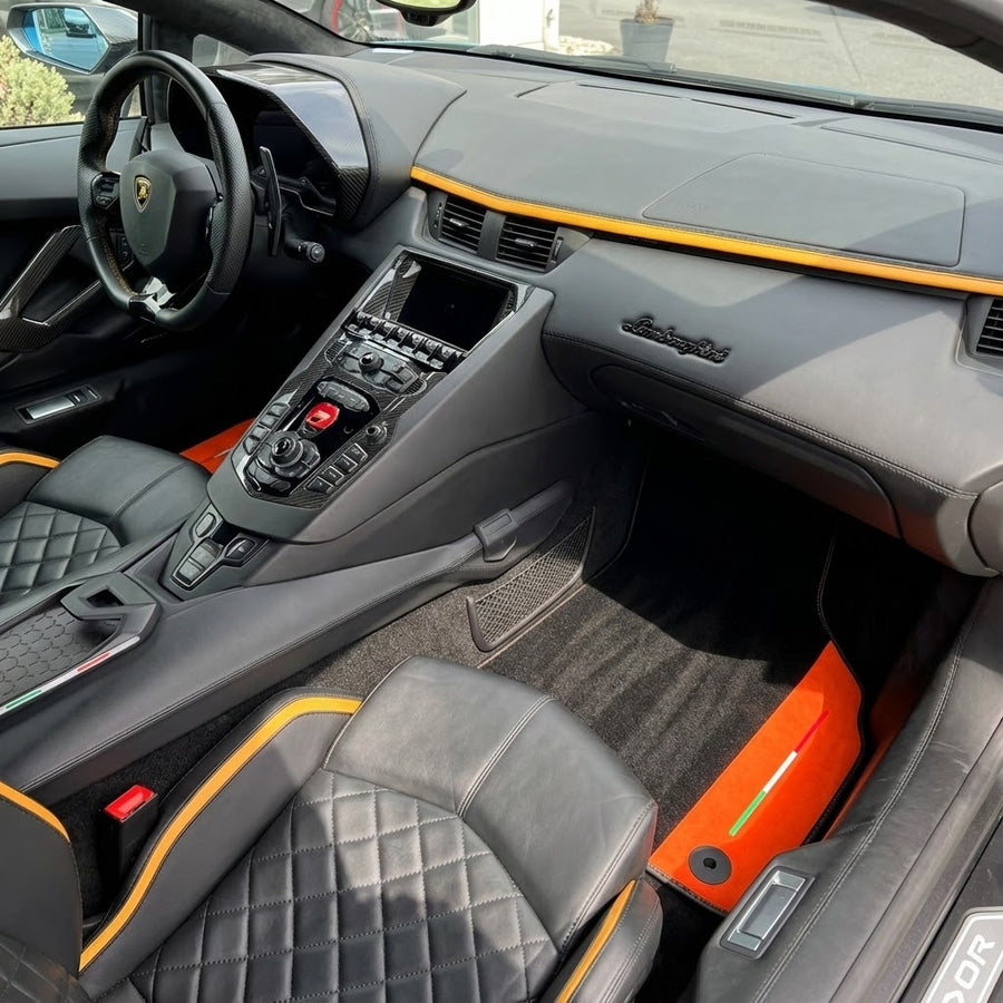 Dopasowane czarne dywaniki samochodowe dla Lamborghini Aventador z pomarańczową skórą Nappa (Arancia Mira)