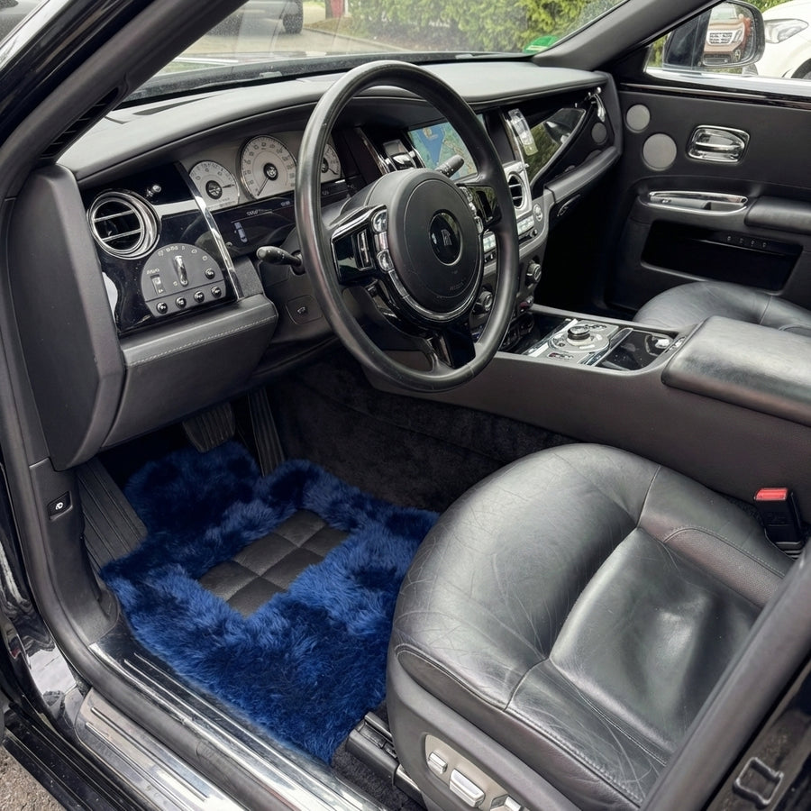 Mata z owczej skóry w kolorze granatowym do Rolls Royce Ghost Series I (2010–2020) | Projekt ER56