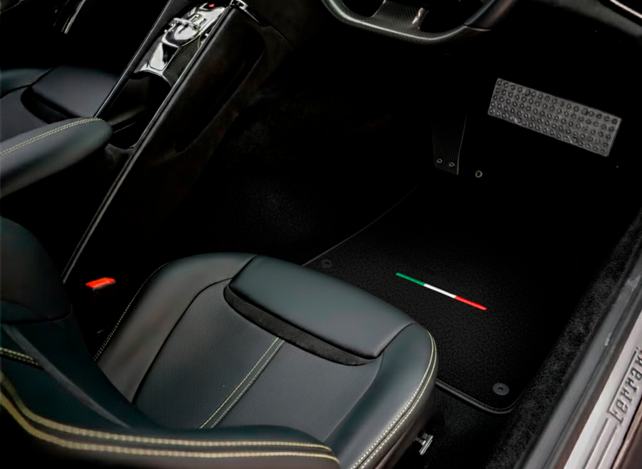 Czarne Dywaniki samochodowe dla Ferrari GTC4 Lusso (2016-2023) Edycja Włoska