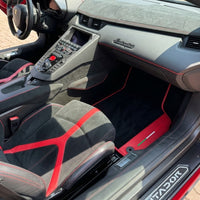 Personalizowane czarne dywaniki samochodowe do Lamborghini Aventador z czerwonym skórą