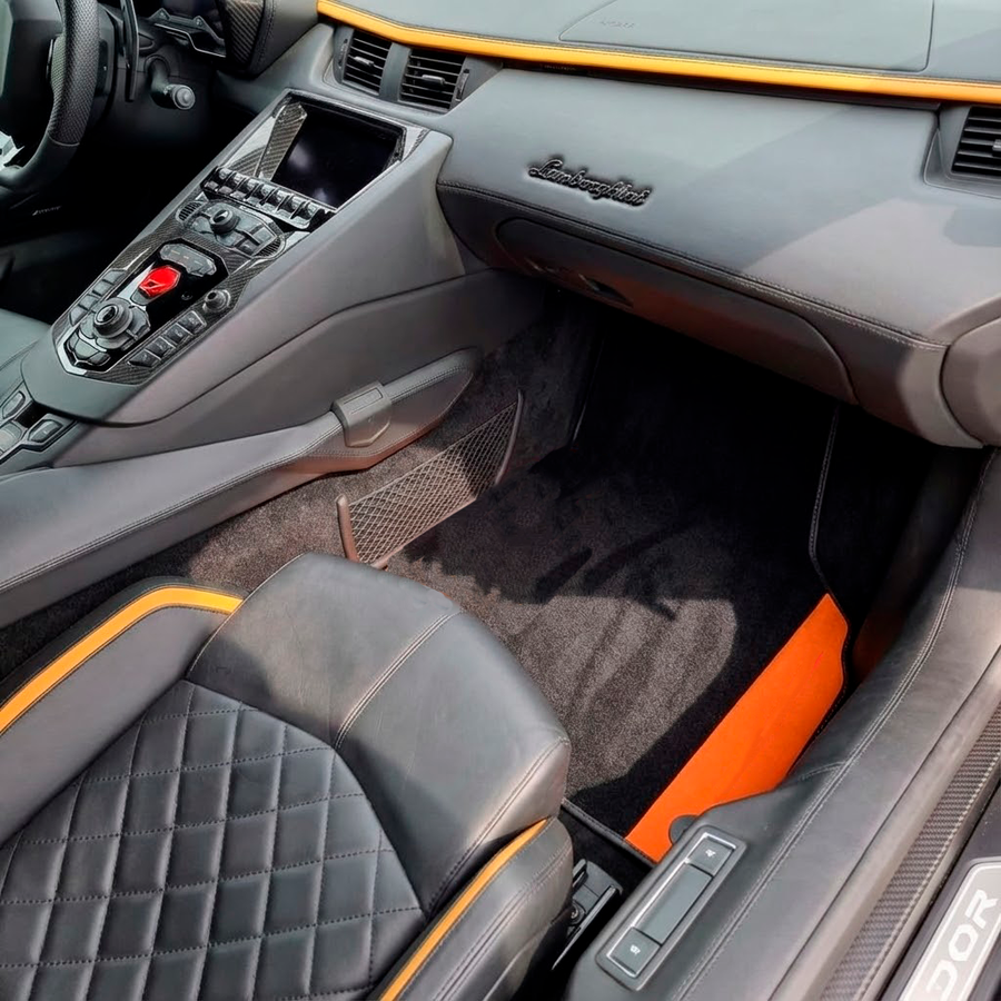 Personalizowane czarne dywaniki samochodowe do Lamborghini Aventador z pomarańczową skórą Nappa (Arancia Leonis)