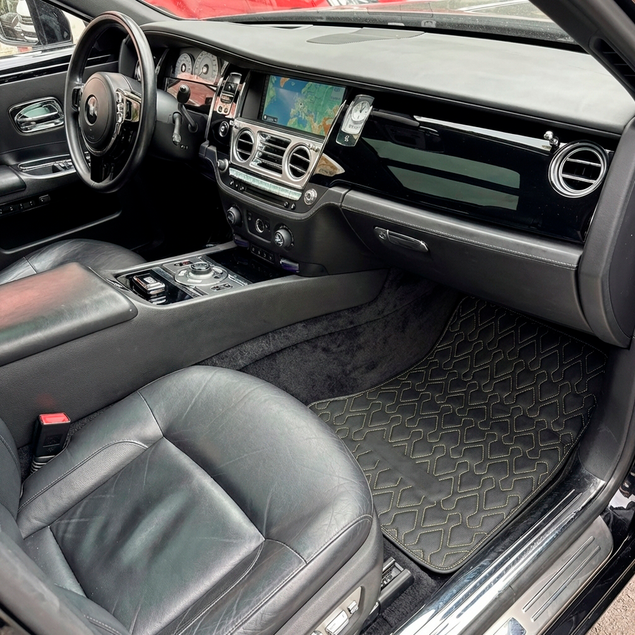 Personalizowane czarne dywaniki skórzane do Rolls-Royce Ghost Seria I (2010–2020)