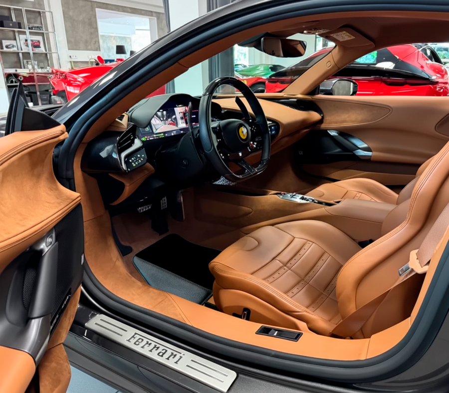 Black Floor Mats for Ferrari SF90 Stradale (2019-2024) with Carbon Fiber