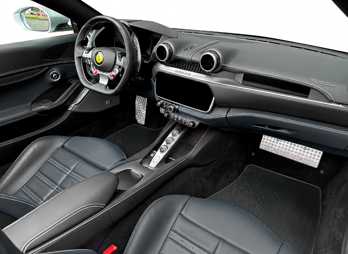 Mata samochodowa z włókna węglowego i skóry dla Ferrari Portofino (2018-2023)